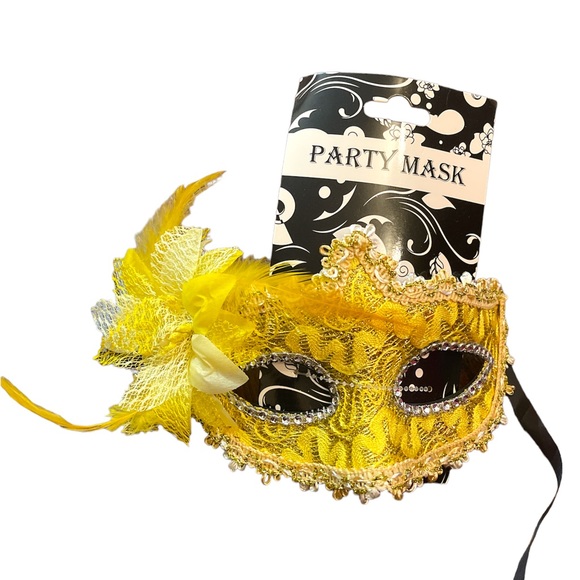 3~Party Mardi Gras Mask Plastic Purple,Hot Pink,Yellow with Ribbon to Adjustable - Picture 4 of 7